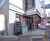 ファミリーマートＴＳＵＴＡＹＡ桃山店まで570m