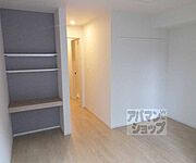 明るい洋室です