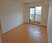 洋室10帖の広々としたお部屋です。