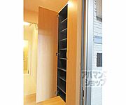 姿見付きのトール型シューズＢＯＸです。