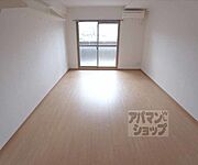 約10帖の広い部屋です。