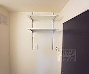 脱衣場の収納棚。