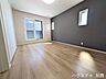 洋室：グレーの壁紙で落ち着いたお部屋です♪