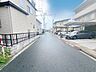 外観：前面道路含む現地写真