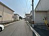 外観：前面道路含む現地写真