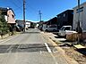 外観：前面道路含む現地写真