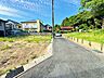 外観：前面道路含む現地写真