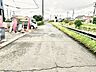 外観：前面道路含む現地写真