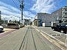 外観：前面道路含む現地写真