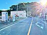 外観：前面道路含む現地写真