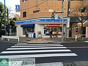 ローソン府中西府五丁目店 徒歩8分。コンビニ 590m