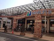マルフジ千ヶ瀬店 徒歩13分。スーパー 1010m