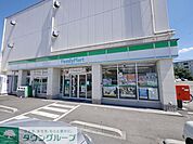 ファミリーマート入間グリーンヒル店 徒歩8分。コンビニ 640m