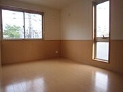 ★洋室6．5帖は2面採光★