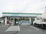 ファミリーマート立川西砂町店 672m