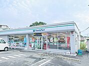 ファミリーマート　奈良鶴舞東町店まで1600メートル