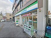 ファミリーマート　橿原神宮前駅西口店まで190メートル