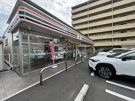 セブンイレブン 270m 徒歩4分