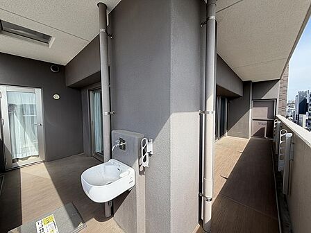 バルコニーにはスロップシンクを備えています。