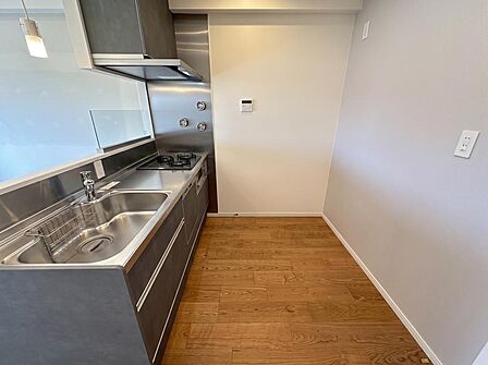 ※CG・AI技術により、室内写真に写り込んでいる家具・生活荷物等を除去する加工を施しています。実際の室内状態（壁・床の質感や傷等）とは異なる場合があります。