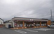 コンビニ「セブンイレブン御殿場小学校前店まで140m」
