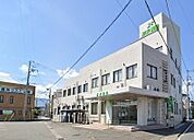 病院「清風会芹沢病院まで906m」