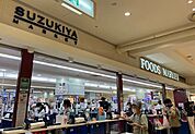スーパーマーケットスズキヤ横須賀店 徒歩14分。 1100m