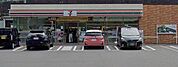 セブンイレブン横須賀小矢部3丁目店 徒歩11分。 880m