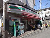 ローソンストア100杉田駅前店 徒歩8分。コンビニ 610m