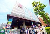 ピアゴイセザキ店 徒歩4分。スーパー 280m