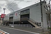 ユニクロ横浜六ッ川店 2127m