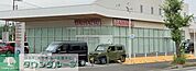 神奈川ダイハツ販売横須賀店 徒歩3分。 180m