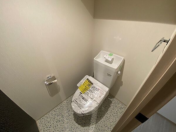 画像11:ウォシュレット機能がついたトイレ。安心して使用できますね。