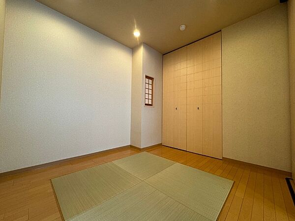 画像25:モダンな内装の和室もあります！やはり落ち着きますね〜