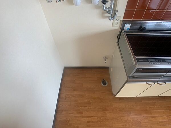 画像21:こちらに冷蔵庫を洗濯機はこちらの専用スペースに置けます！