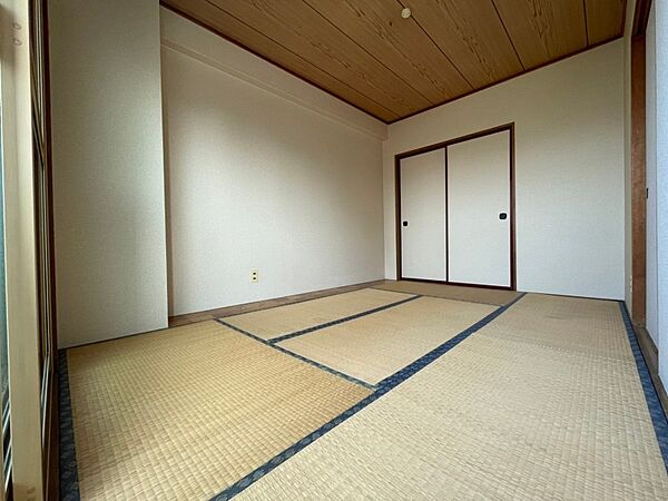 画像10:6.2畳の和室です。ゆっくり過ごせそうですね。