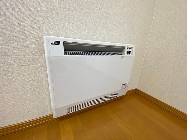 画像25:電気暖房です。冬場の寒い日でも安心ですね〜