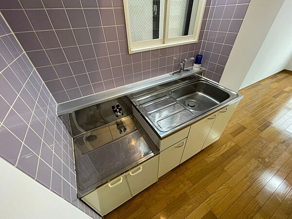 画像8:キッチンも別角度から。洗い場が大きくて洗い物もしやすそうです