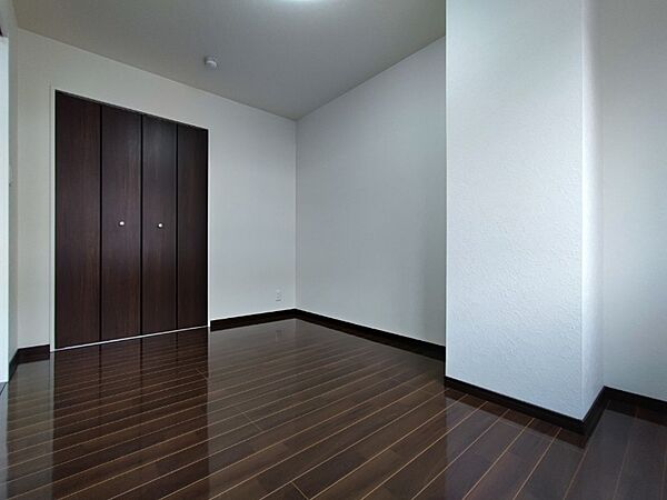 画像21:別角度から寝室を撮ってみました。家具の配置もしやすそう。