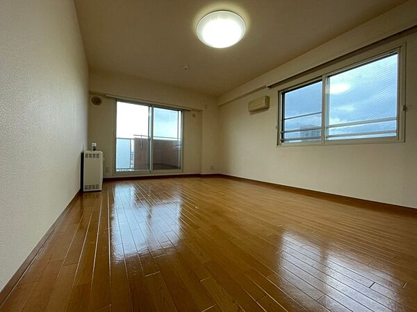 画像24:お部屋を別角度から撮りました。どう家具を配置しますか？