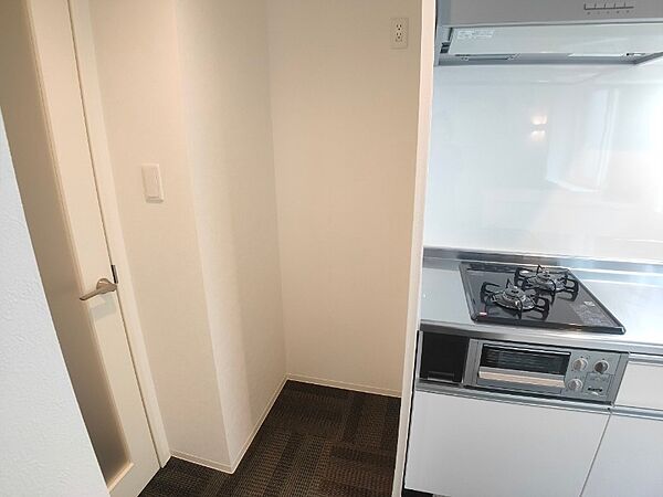画像8:こちらに冷蔵庫を置けます。調理時の動線もばっちり効率的。