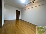 洋室がもう一つ。お部屋が多いのはうれしいですね！