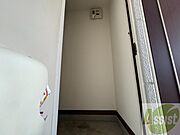 玄関の様子です。明るい印象ですね。気分もあがりそう。