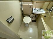 こちらはトイレです。清潔感があり、安心して使用できます。