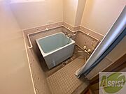 こちらはお風呂。一日の疲れをここで癒してください。