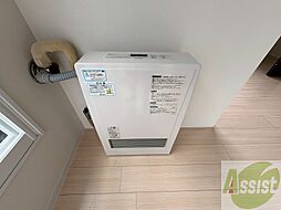 ガス暖房です。札幌の冬もこれで乗り切りましょう！