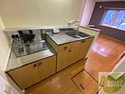 キッチンです。ご自身でコンロを設置していただけます。