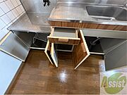 キッチン下の棚を開けてみました！食品ストック等をしまえます。