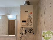 給湯器です。操作しやすいパネルになってます。