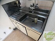 キッチンはスペースも広々していて使いやすそうですよ！